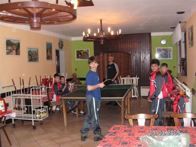 Ping pong- Zelí (vítěz turnaje) vs. Dino
