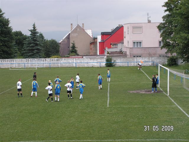 Další rohový kop.